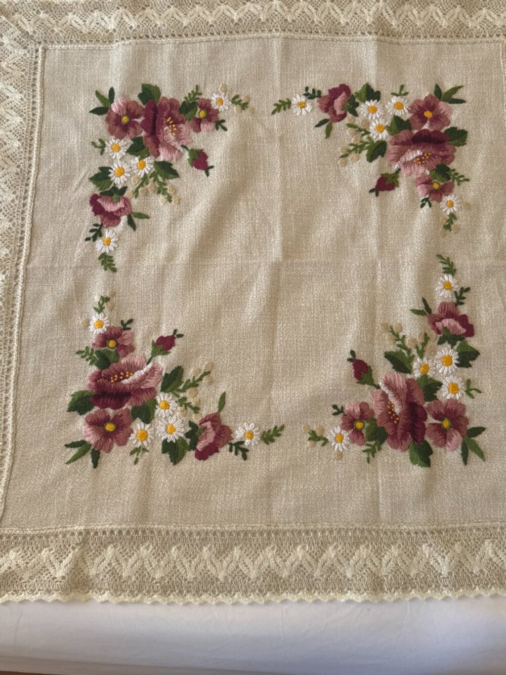 Cream embroidered tablecloth with floral - Picture 2 of 3